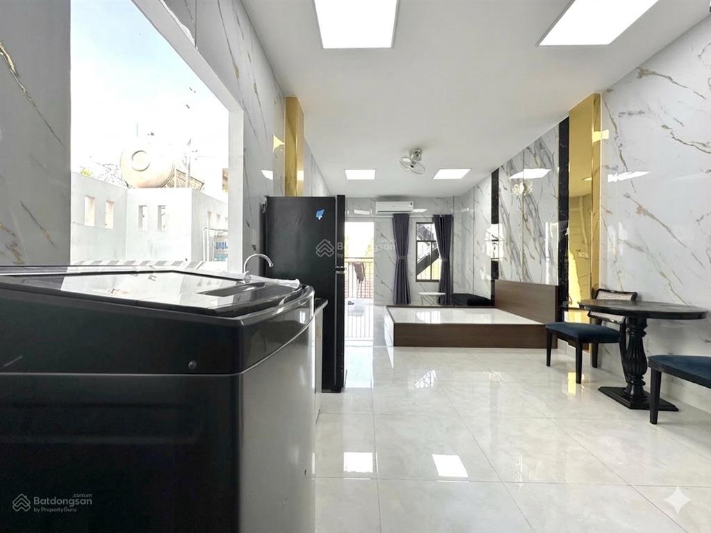 Căn hộ ban công, diện tích lớn, giặt riêng cho thuê tại phú nhuận, gần sân bay, quận 3, quận 1