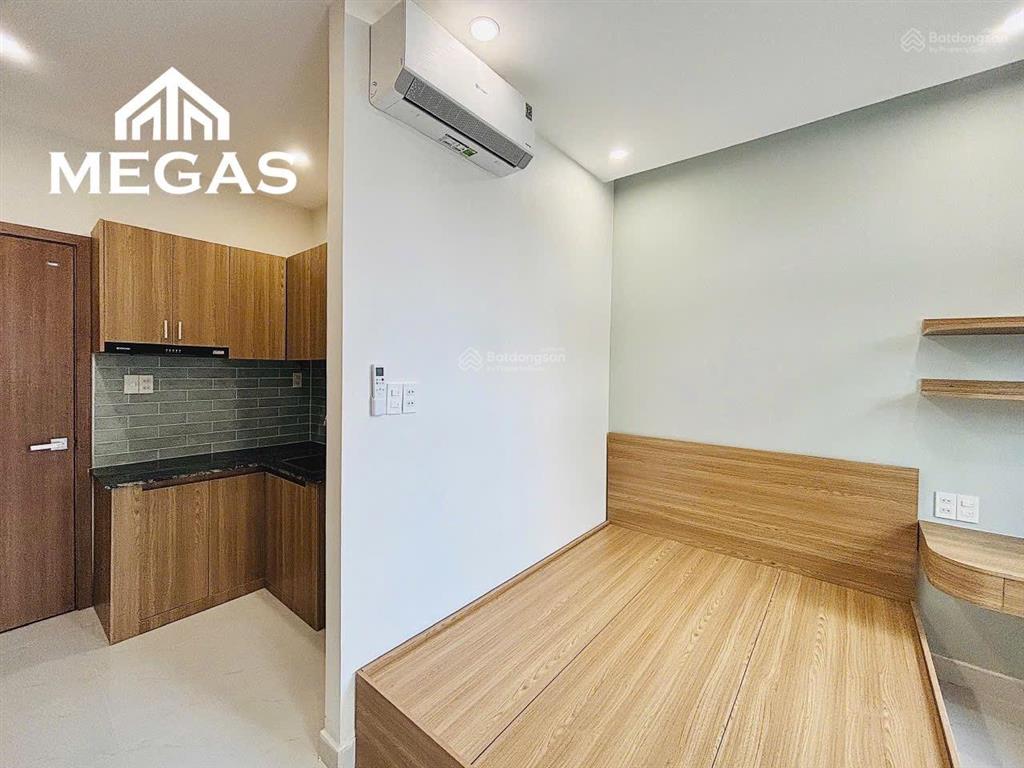 Cho thuê phòng studio 35m2 tách bếp ban công ngay ngã tư phú nhuận, gần bình thạnh, phan xích long