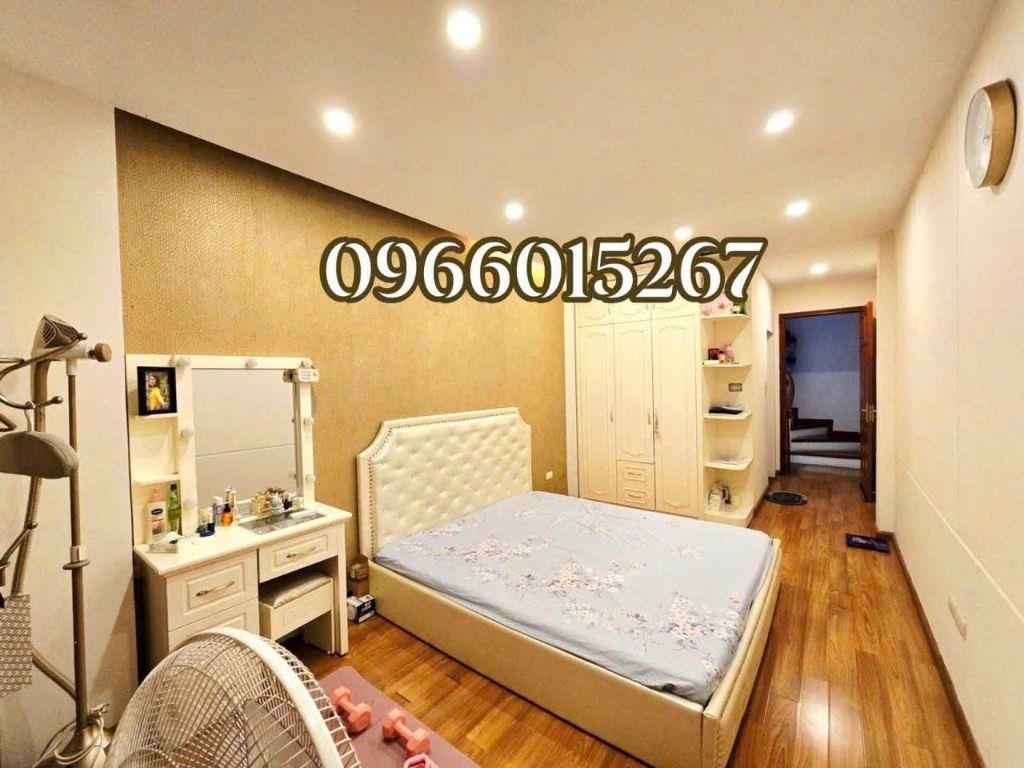 Nhà đẹp Trần Khát Chân 7,5 tỷ diện tích 43m2.Dân xây 5 tầng ,3 bước ô tô đỗ.
