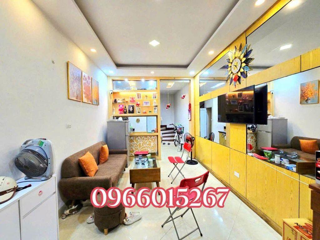Nhà đẹp Trần Khát Chân 7,5 tỷ diện tích 43m2.Dân xây 5 tầng ,3 bước ô tô đỗ.