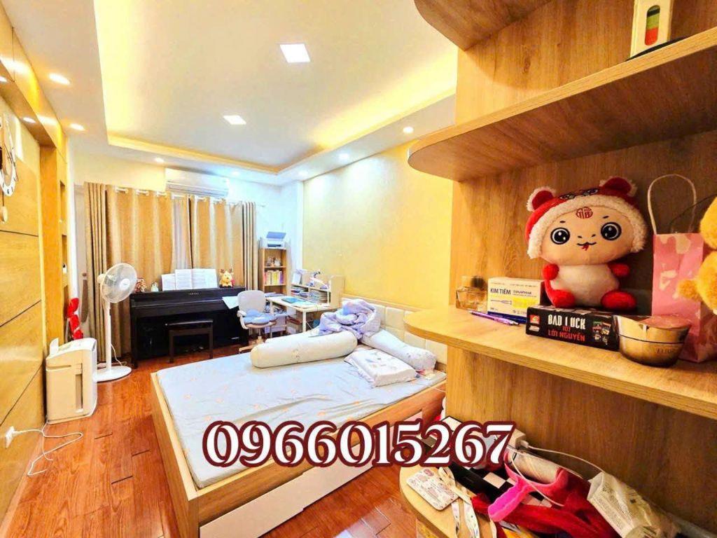 Nhà đẹp Trần Khát Chân 7,5 tỷ diện tích 43m2.Dân xây 5 tầng ,3 bước ô tô đỗ.