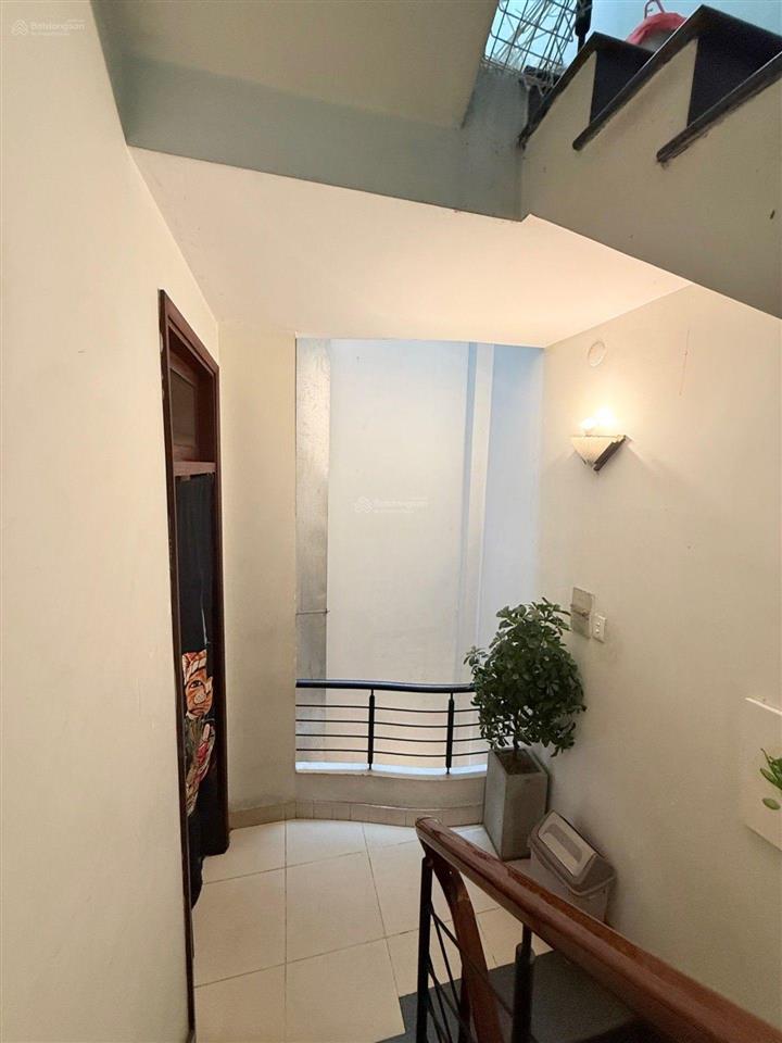 Mặt tiền đường hoa cúc, phan xích long, ngang 5m, 40m2, 4 tầng, cầu kiệu, phú nhuận, chỉ 17,5 tỉ.