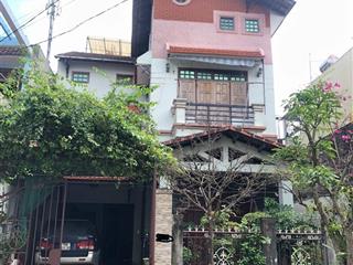 Bán nhà riêng diện tích 202m2. nội thất đầy đủ dọn vào ở ngay. khu vực dân trí cao và công viên.