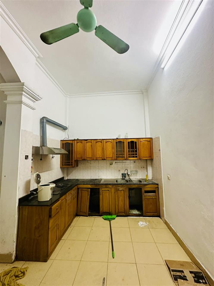 Hiếm phố lê trọng tấn, nhà phân lô, 46m2 mt 4.6m, 4 tầng kcbt, ôtô đỗ cửa, 20m ra phố, 15.6 tỉ