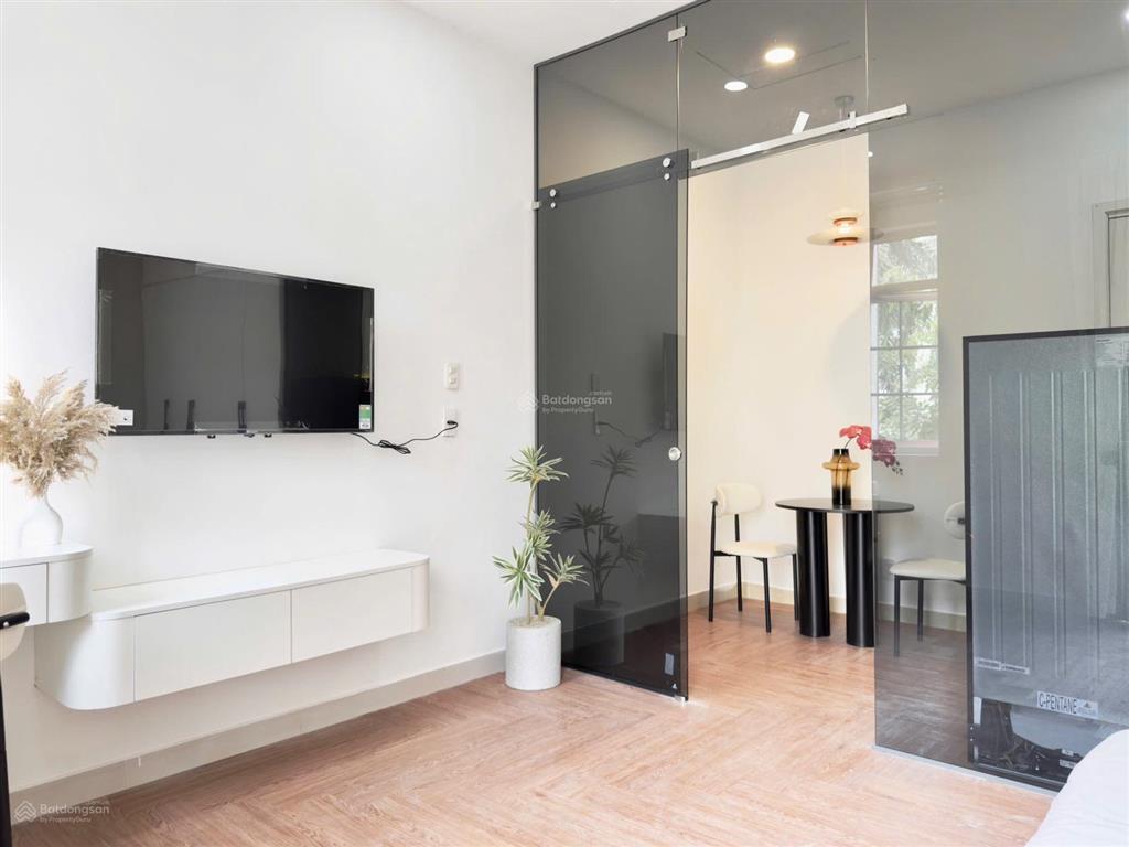 Cho thuê căn hộ full nội thất, ban công rộng, máy giặt riêng ở bến vân đồn, quận 4 gần cầu ông lãnh