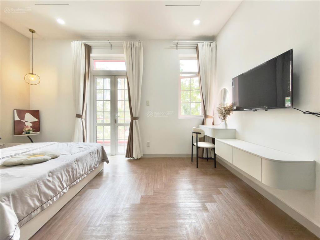 Cho thuê căn hộ full nội thất, ban công rộng, máy giặt riêng ở bến vân đồn, quận 4 gần cầu ông lãnh