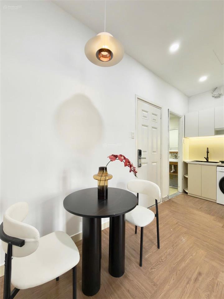 Cho thuê căn hộ full nội thất, ban công rộng, máy giặt riêng ở bến vân đồn, quận 4 gần cầu ông lãnh