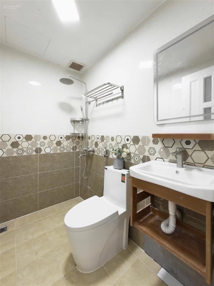 Cho thuê căn hộ full nội thất, ban công rộng, máy giặt riêng ở bến vân đồn, quận 4 gần cầu ông lãnh