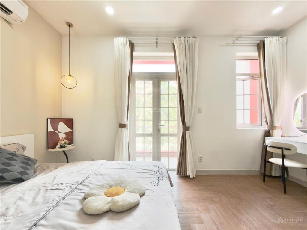 Cho thuê căn hộ full nội thất, ban công rộng, máy giặt riêng ở bến vân đồn, quận 4 gần cầu ông lãnh