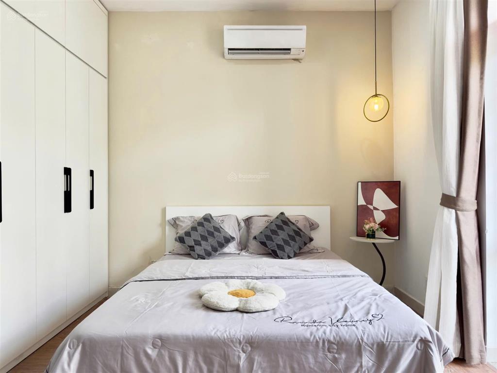 Cho thuê căn hộ full nội thất, ban công rộng, máy giặt riêng ở bến vân đồn, quận 4 gần cầu ông lãnh