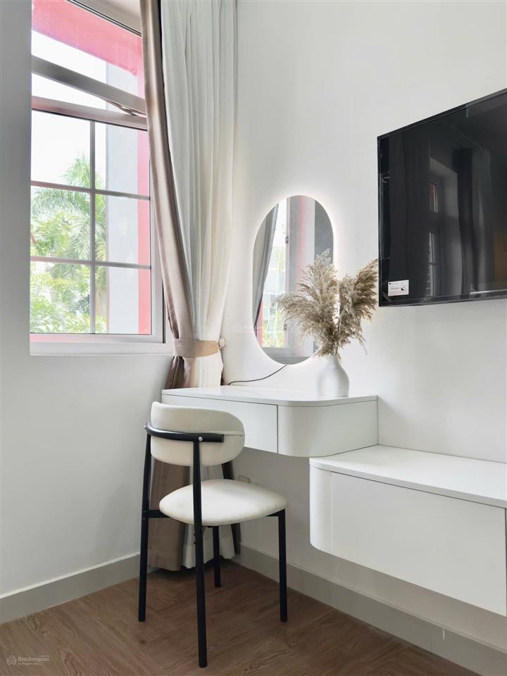 Cho thuê căn hộ full nội thất, ban công rộng, máy giặt riêng ở bến vân đồn, quận 4 gần cầu ông lãnh