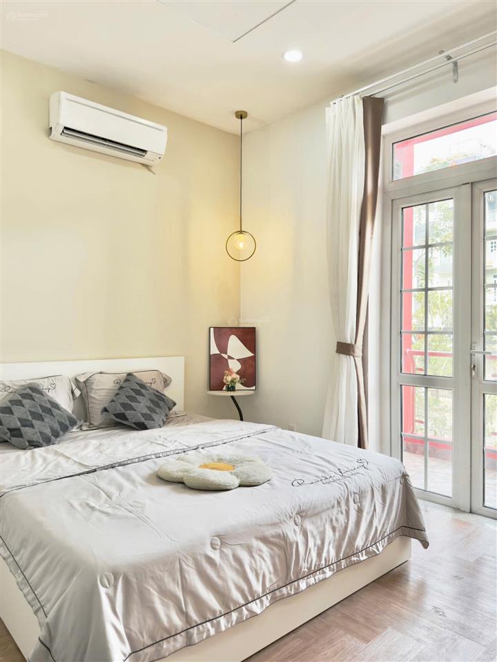 Cho thuê căn hộ full nội thất, ban công rộng, máy giặt riêng ở bến vân đồn, quận 4 gần cầu ông lãnh