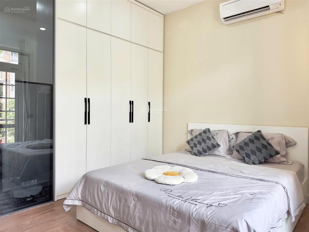 Cho thuê căn hộ full nội thất, ban công rộng, máy giặt riêng ở bến vân đồn, quận 4 gần cầu ông lãnh