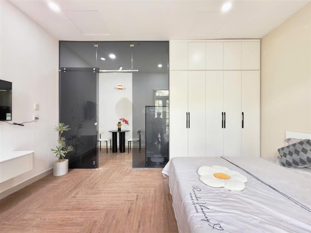 Cho thuê căn hộ full nội thất, ban công rộng, máy giặt riêng ở bến vân đồn, quận 4 gần cầu ông lãnh