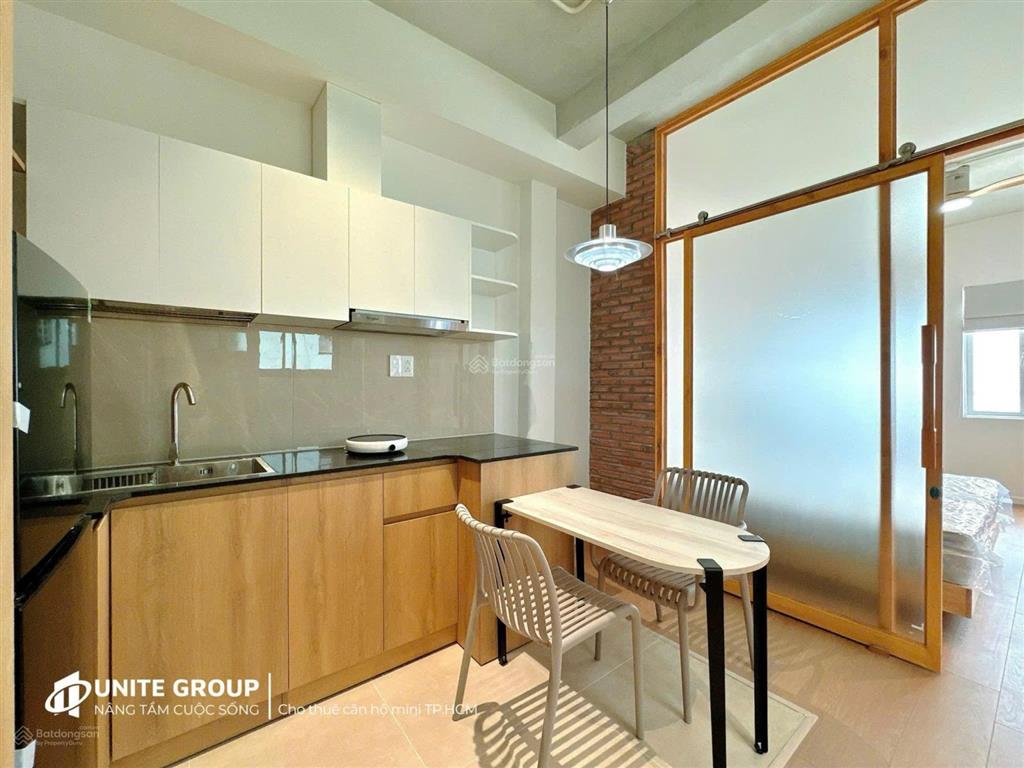 Cho thuê căn hộ 1pn, ban công rộng, máy giặt riêng ở trần hưng đạo quận 1, sau lưng bộ công an