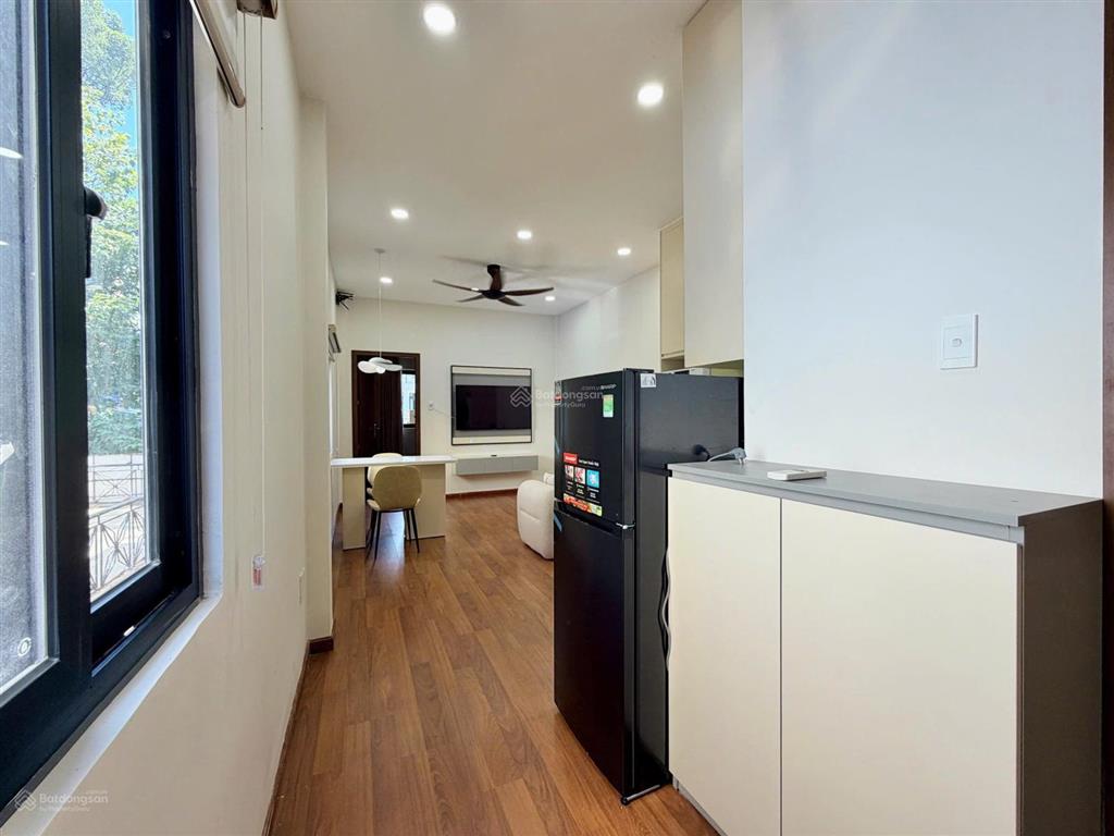 Cho thuê căn hộ full nội thất, ban công, máy giặt riêng ngay mặt tiền bùi thị xuân, gần bùi viện