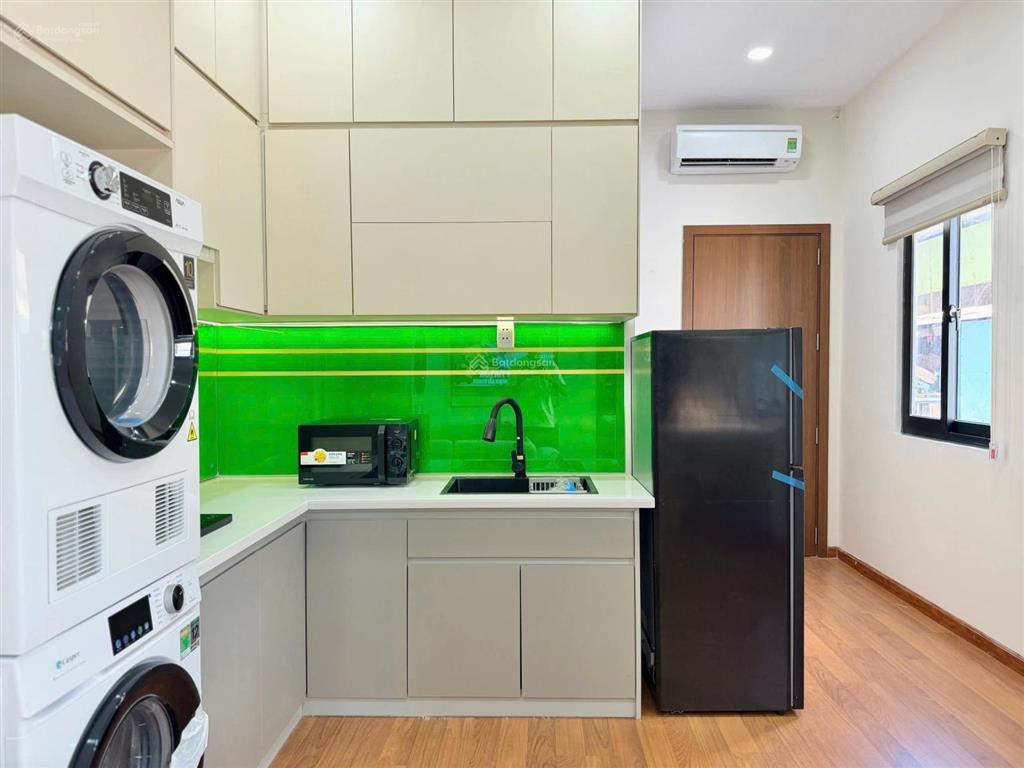 Cho thuê căn hộ full nội thất, ban công, máy giặt riêng ngay mặt tiền bùi thị xuân, gần bùi viện