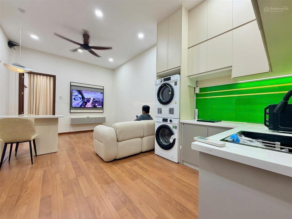 Cho thuê căn hộ full nội thất, ban công, máy giặt riêng ngay mặt tiền bùi thị xuân, gần bùi viện