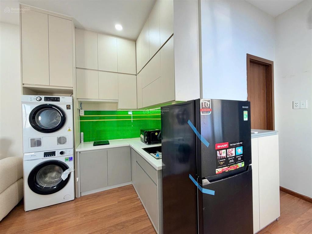 Cho thuê căn hộ full nội thất, ban công, máy giặt riêng ngay mặt tiền bùi thị xuân, gần bùi viện