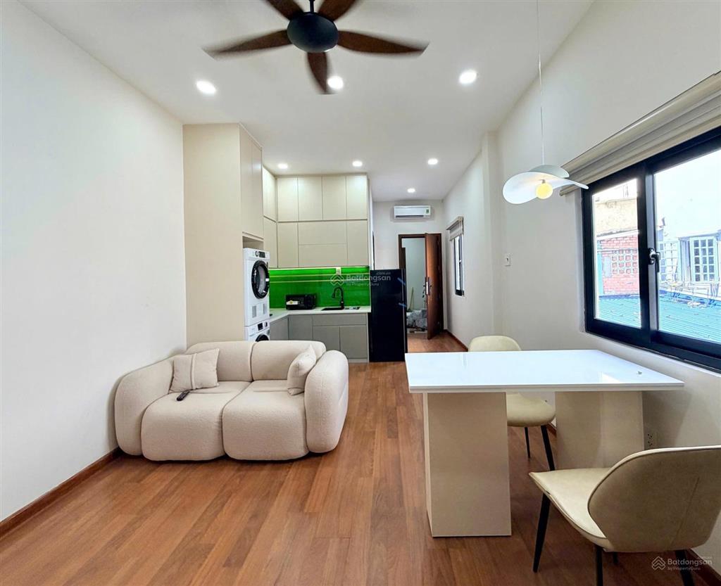 Cho thuê căn hộ full nội thất, ban công, máy giặt riêng ngay mặt tiền bùi thị xuân, gần bùi viện