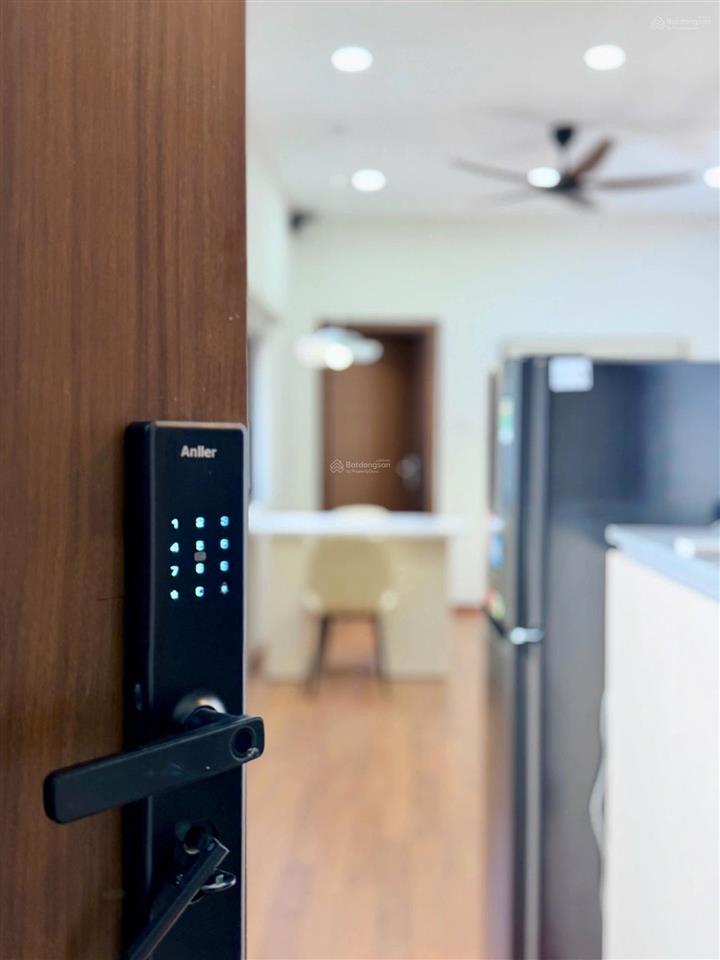 Cho thuê căn hộ full nội thất, ban công, máy giặt riêng ngay mặt tiền bùi thị xuân, gần bùi viện