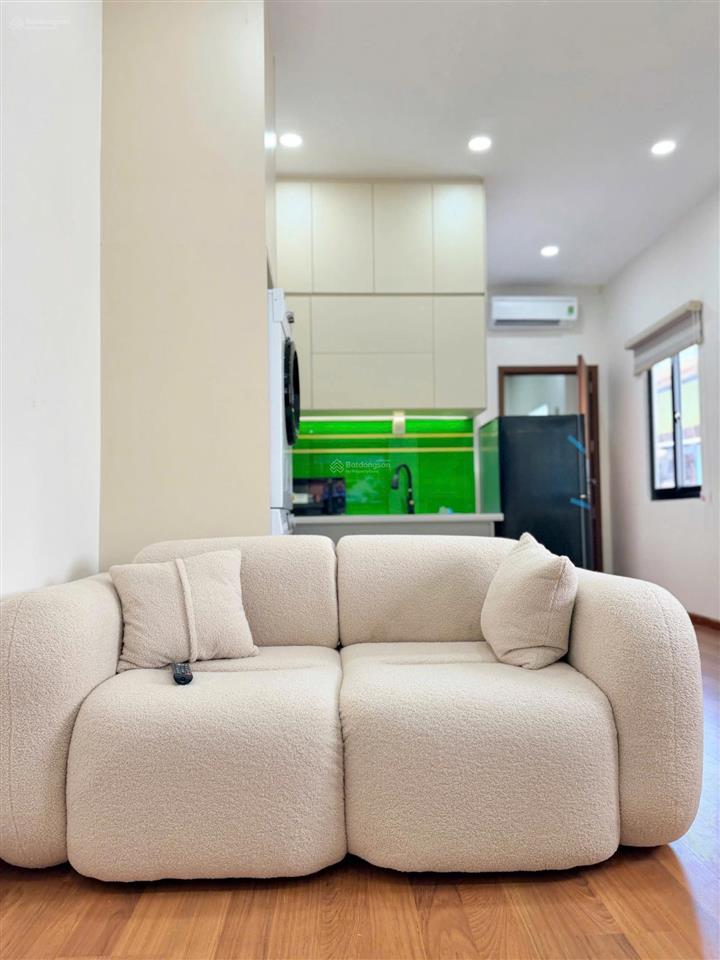 Cho thuê căn hộ full nội thất, ban công, máy giặt riêng ngay mặt tiền bùi thị xuân, gần bùi viện