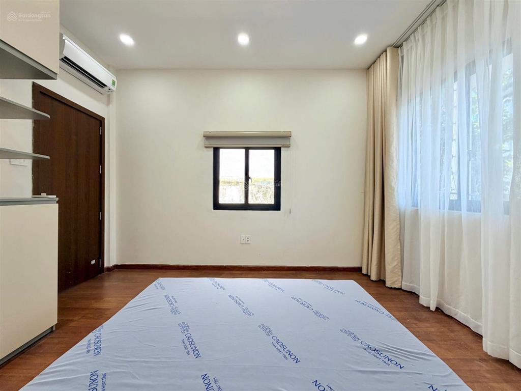 Cho thuê căn hộ full nội thất, ban công, máy giặt riêng ngay mặt tiền bùi thị xuân, gần bùi viện