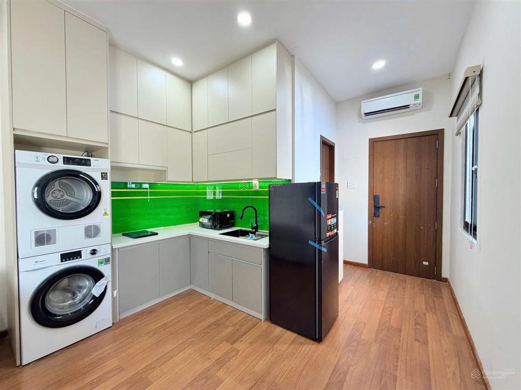 Cho thuê căn hộ full nội thất, ban công, máy giặt riêng ngay mặt tiền bùi thị xuân, gần bùi viện