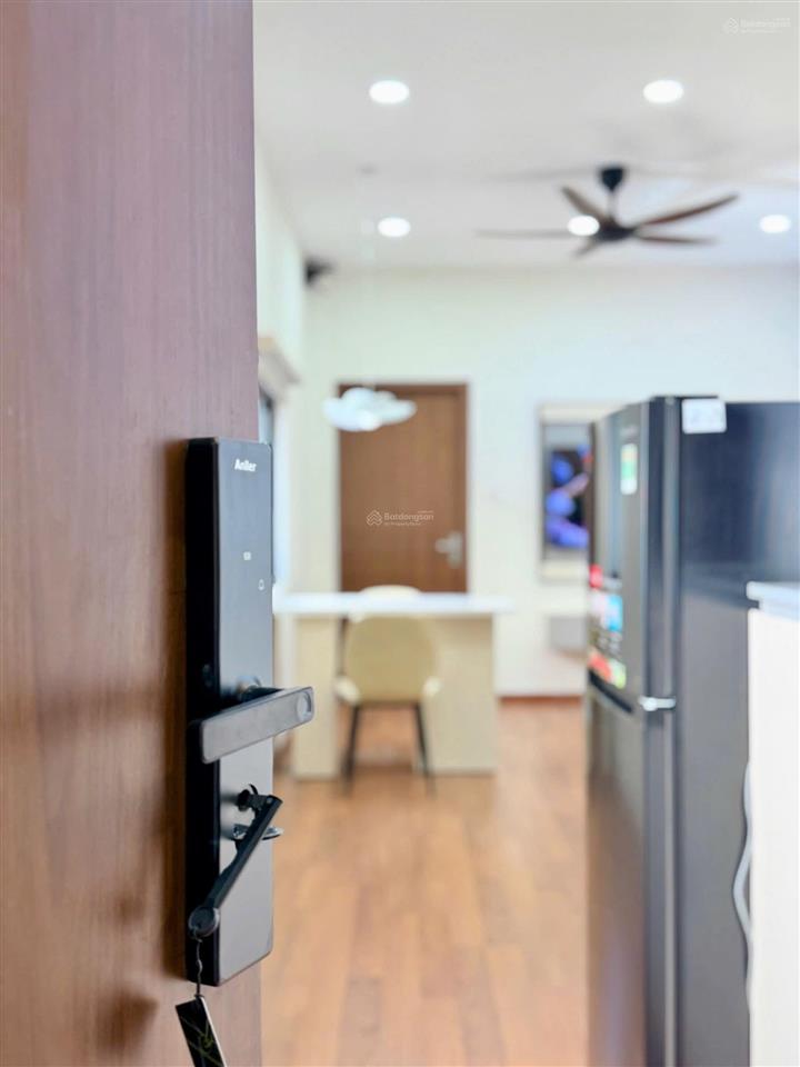 Cho thuê căn hộ full nội thất, ban công, máy giặt riêng ngay mặt tiền bùi thị xuân, gần bùi viện