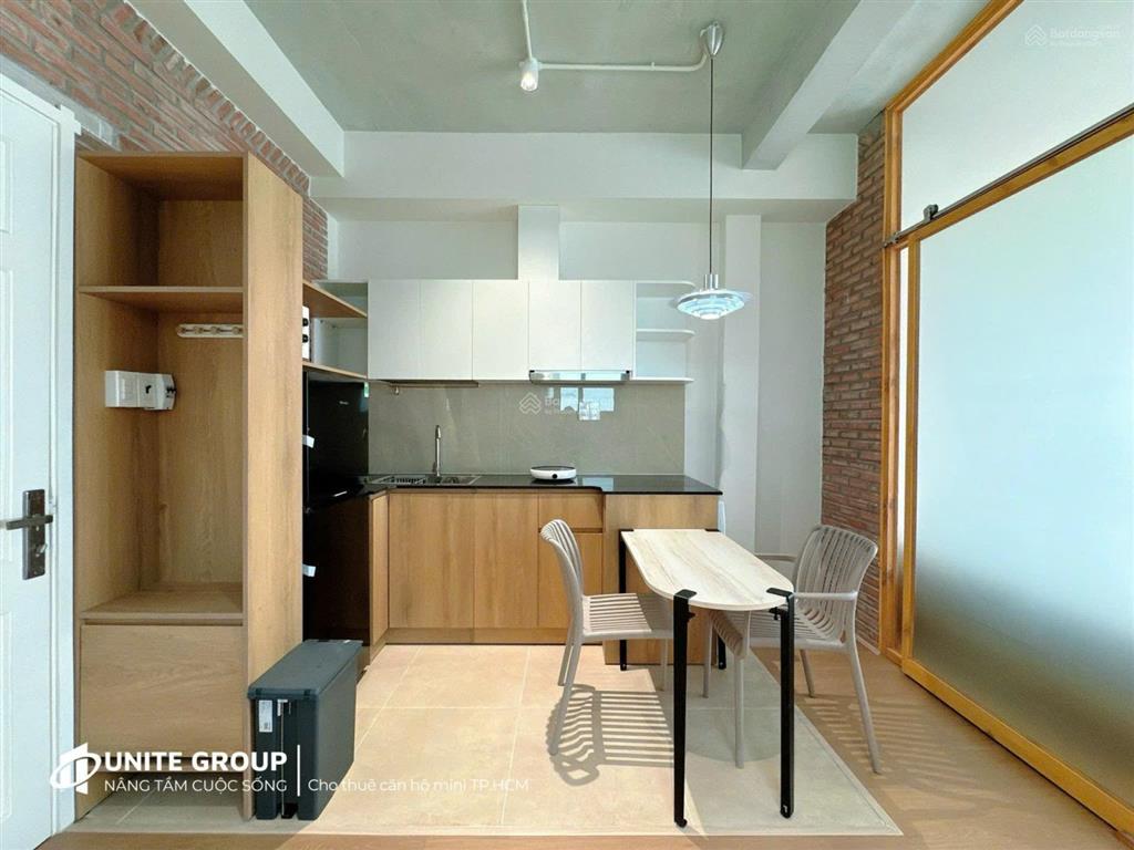 Cho thuê căn hộ 1pn, ban công rộng, máy giặt riêng ở trần hưng đạo quận 1, sau lưng bộ công an