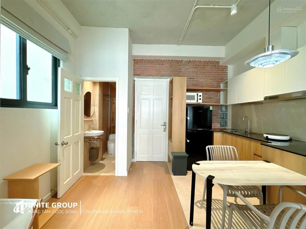 Cho thuê căn hộ 1pn, ban công rộng, máy giặt riêng ở trần hưng đạo quận 1, sau lưng bộ công an