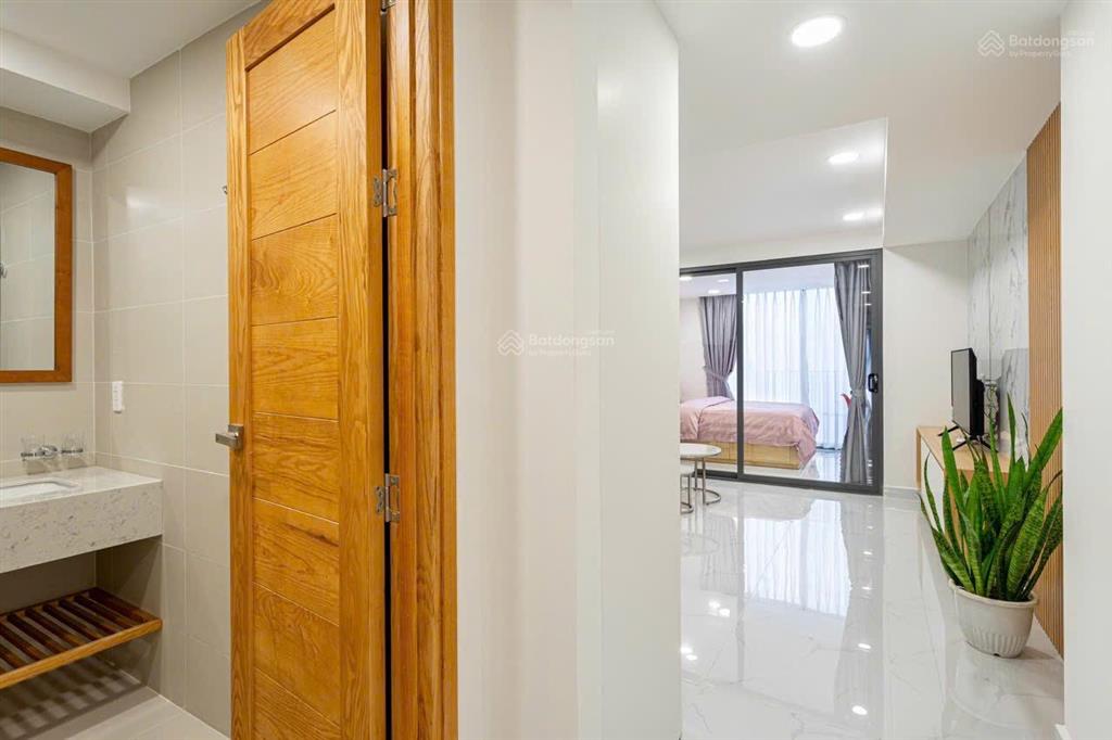 Cho thuê căn hộ full nội thất, ban công, máy giặt riêng ở trần đình xu quận 1, gần cầu ông lãnh