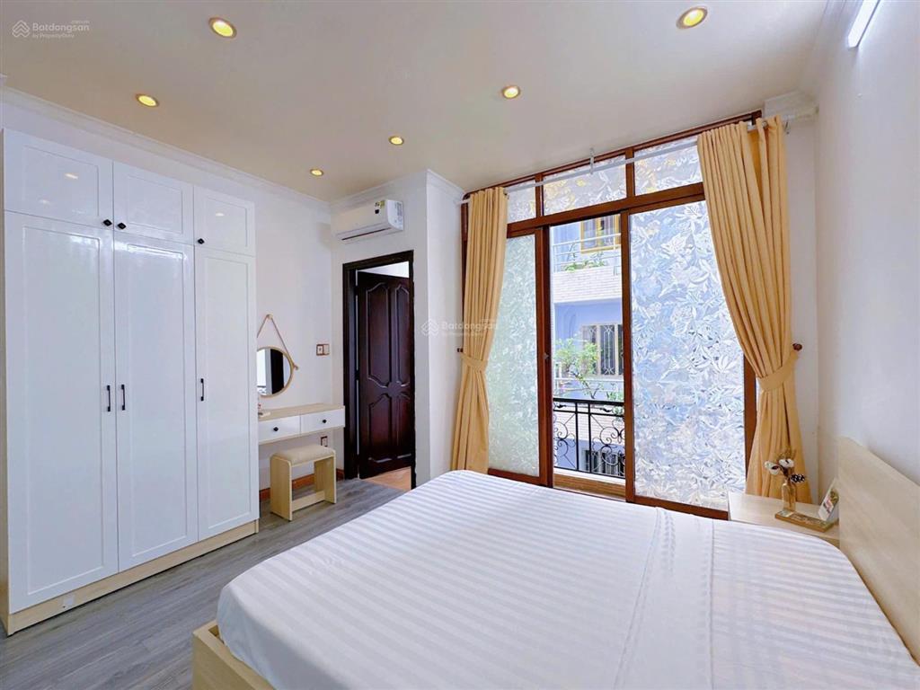 Cho thuê căn hộ full nội thất cao cấp, ban công ngay mặt tiền hoàng diệu quận 4, gần cầu khánh hội