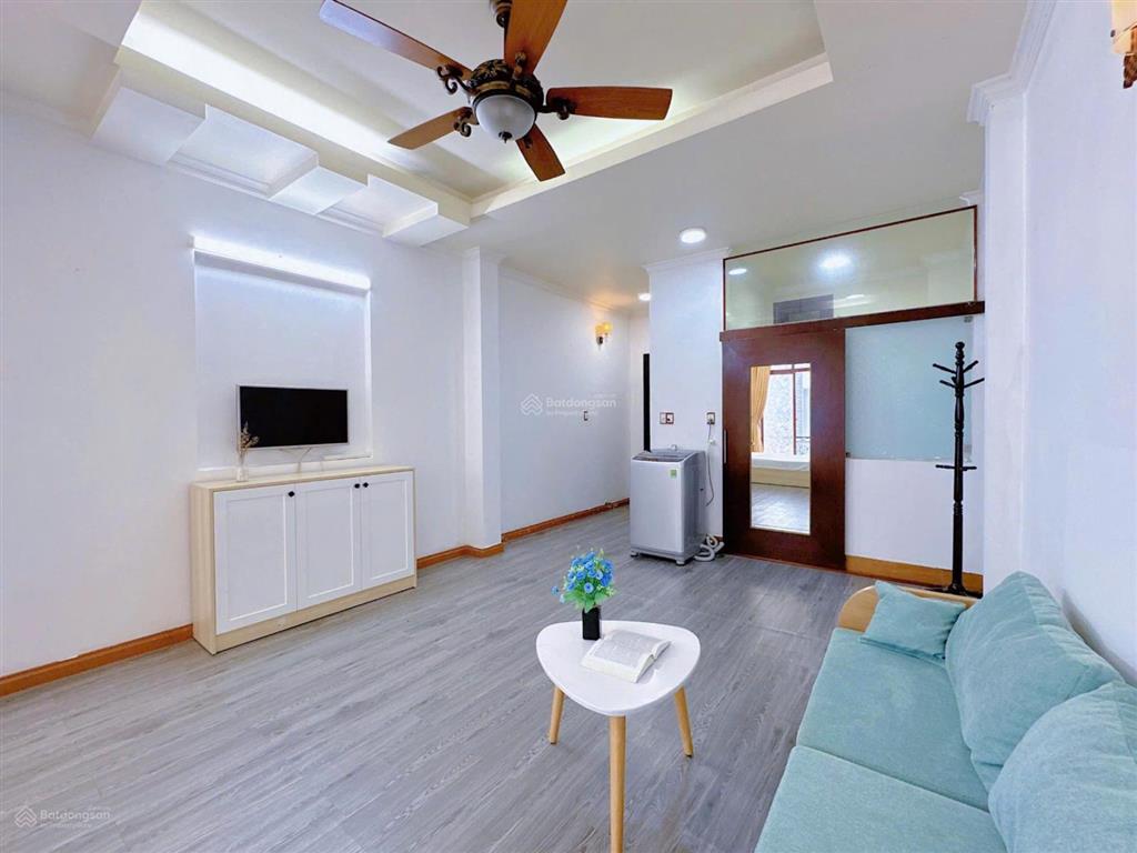 Cho thuê căn hộ full nội thất cao cấp, ban công ngay mặt tiền hoàng diệu quận 4, gần cầu khánh hội