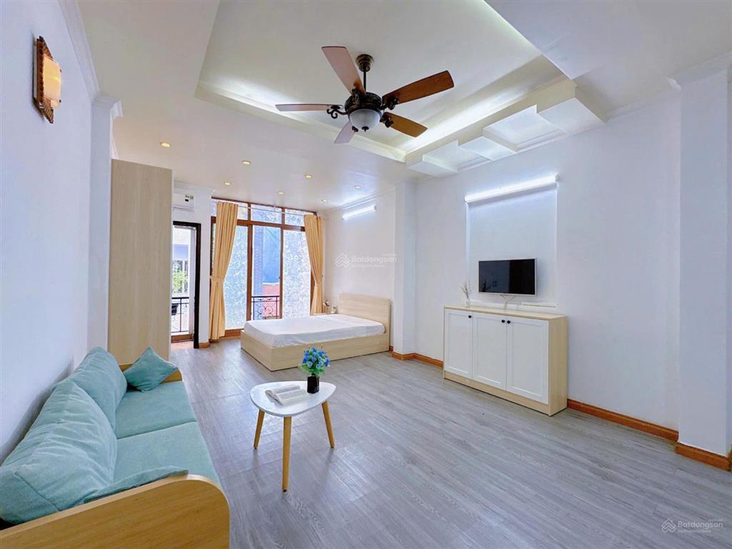 Cho thuê căn hộ full nội thất cao cấp, ban công ngay mặt tiền hoàng diệu quận 4, gần cầu khánh hội
