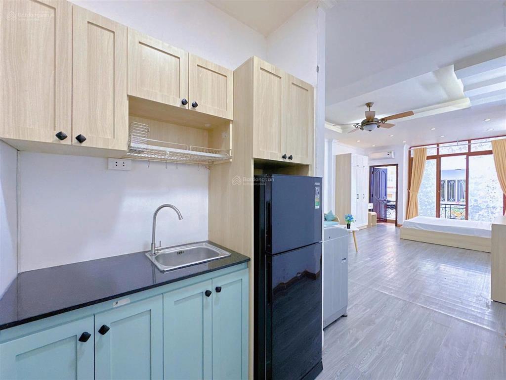 Cho thuê căn hộ full nội thất cao cấp, ban công ngay mặt tiền hoàng diệu quận 4, gần cầu khánh hội