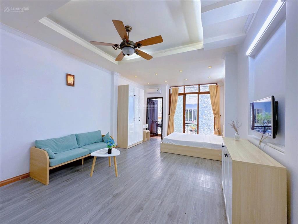 Cho thuê căn hộ full nội thất cao cấp, ban công ngay mặt tiền hoàng diệu quận 4, gần cầu khánh hội