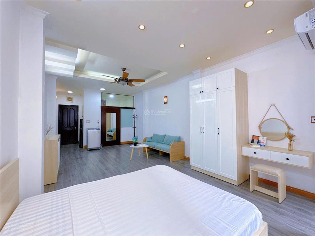 Cho thuê căn hộ full nội thất cao cấp, ban công ngay mặt tiền hoàng diệu quận 4, gần cầu khánh hội