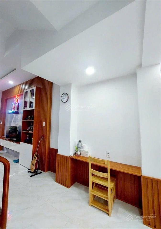 4tầng đs18.p8 gò vấp dt 50m(4x13m)sát mặt tiền xe hơi đậu sát nhà chỉ 6.7tỷ