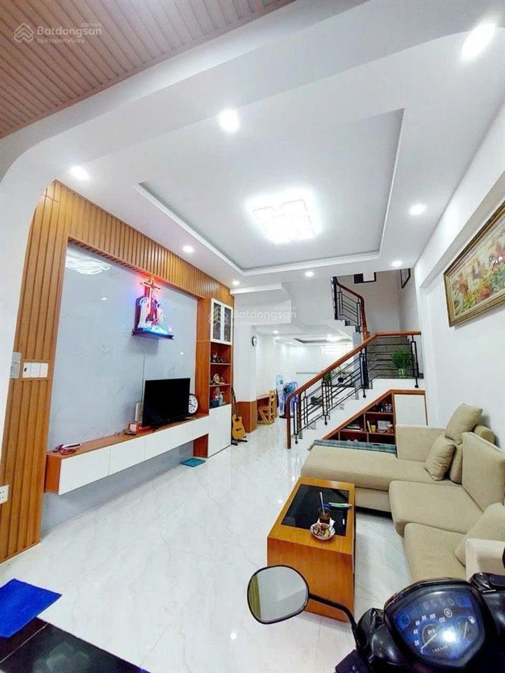 4tầng đs18.p8 gò vấp dt 50m(4x13m)sát mặt tiền xe hơi đậu sát nhà chỉ 6.7tỷ