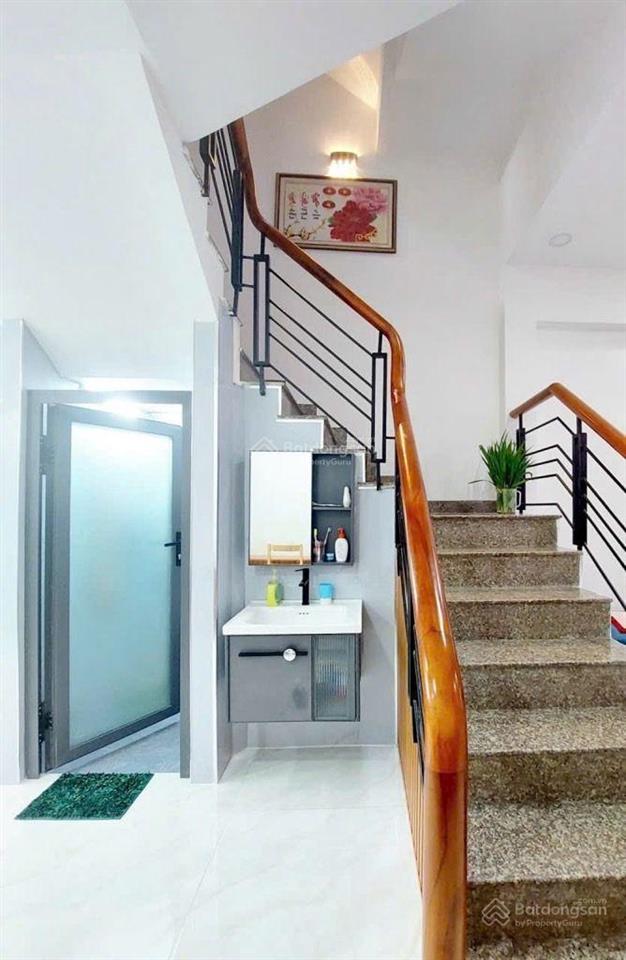 4tầng đs18.p8 gò vấp dt 50m(4x13m)sát mặt tiền xe hơi đậu sát nhà chỉ 6.7tỷ