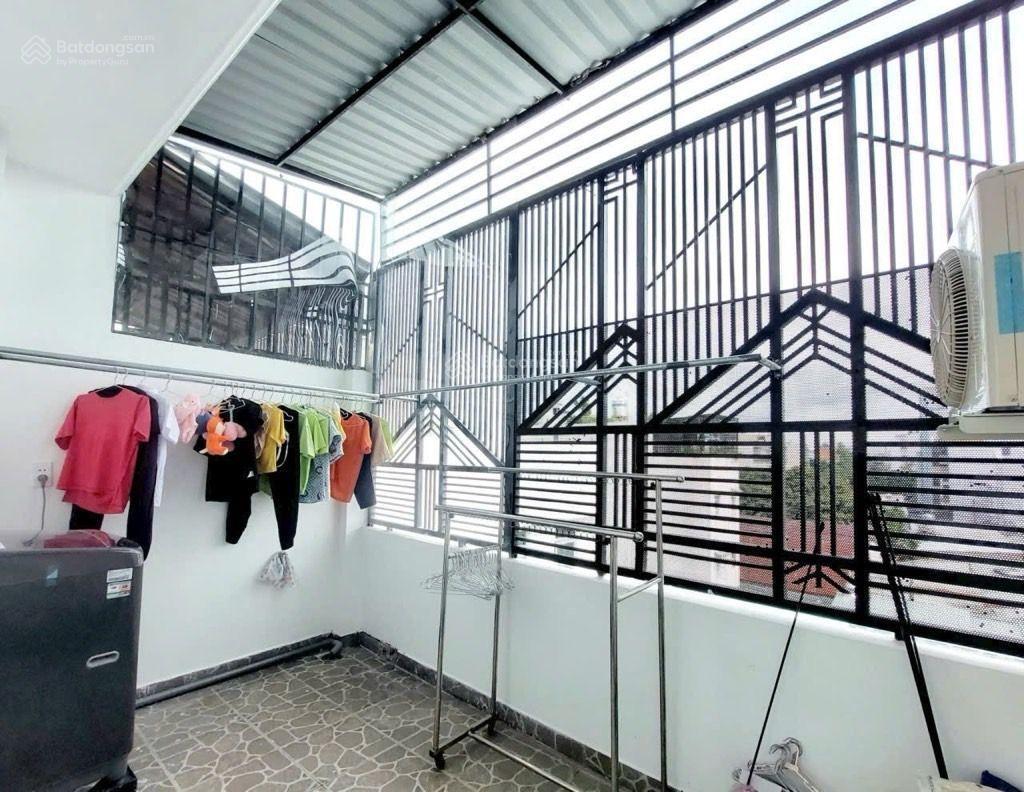 4tầng đs18.p8 gò vấp dt 50m(4x13m)sát mặt tiền xe hơi đậu sát nhà chỉ 6.7tỷ