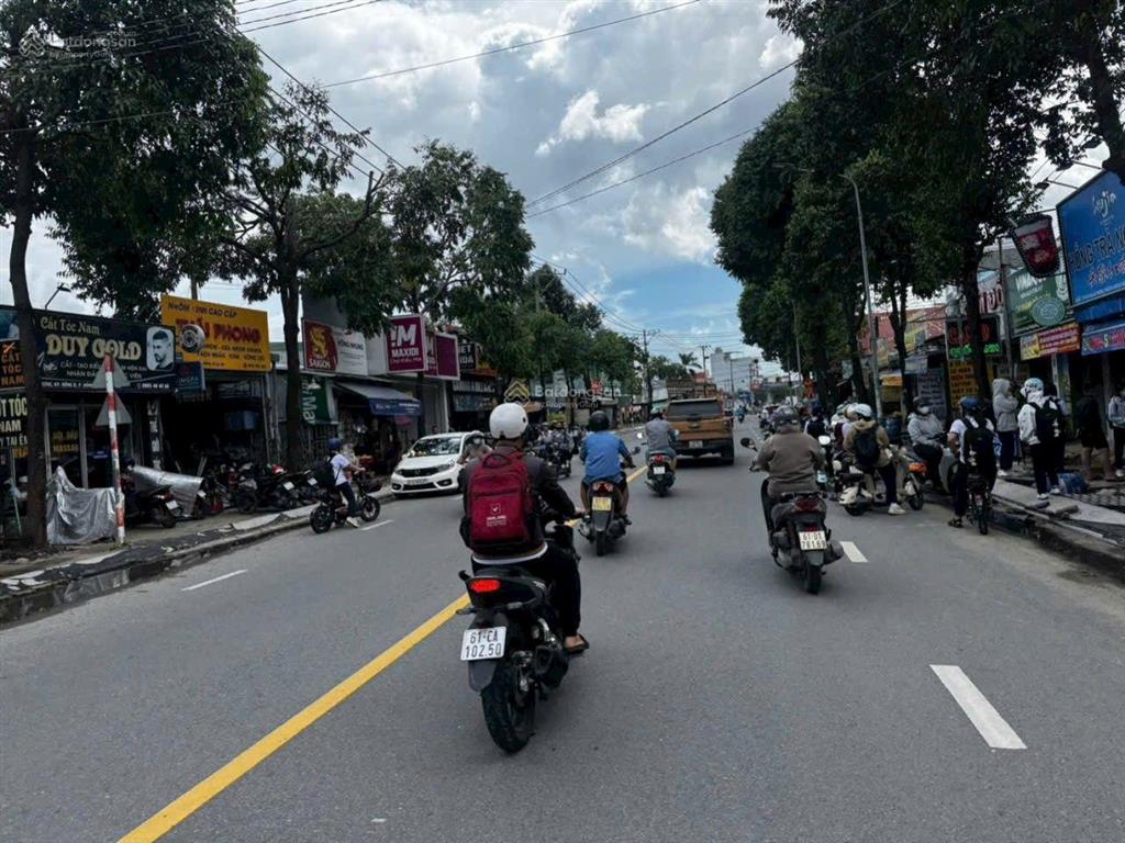 Bán nhà mặt phố ở số 1k, hai bà trưng, đông hòa, tp dĩ an, 11,95 tỷ, 120,9 m2, đẹp!