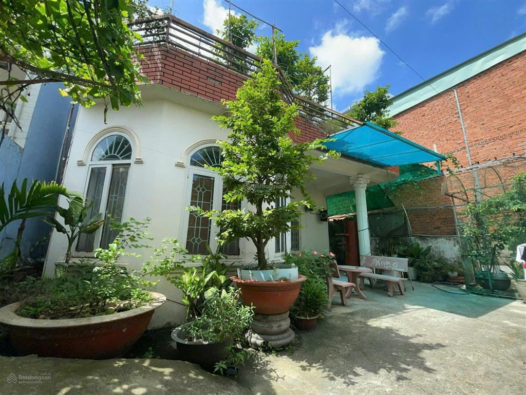 Bán nhà 297 m². yên tĩnh, mát mẻ. hẻm xe hơi.