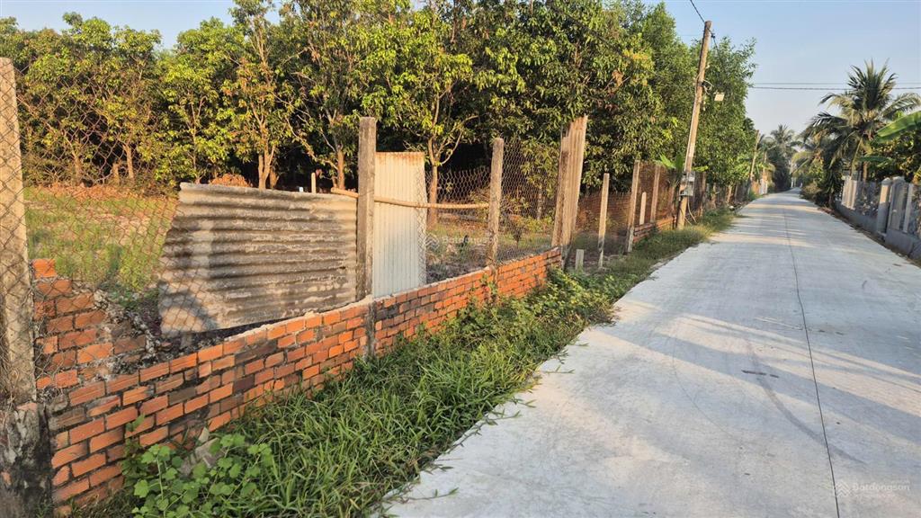 Cần tiền gấp bán lỗ lô đất 150m2  320tr ở trung tâm hành chính huyện  ra đường dt 20m  sổ riêng