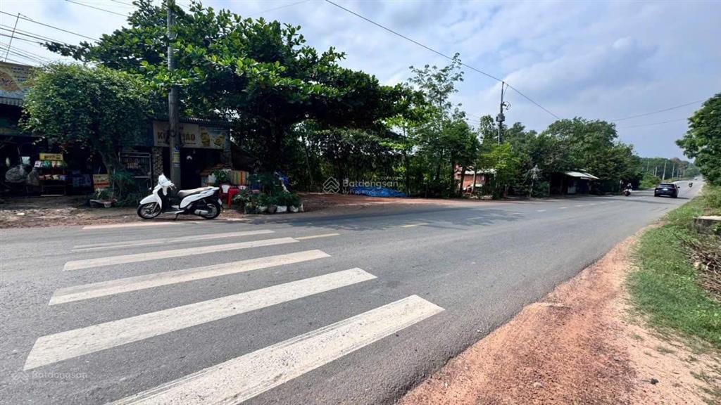 Cần tiền gấp bán lỗ lô đất 150m2  320tr ở trung tâm hành chính huyện  ra đường dt 20m  sổ riêng