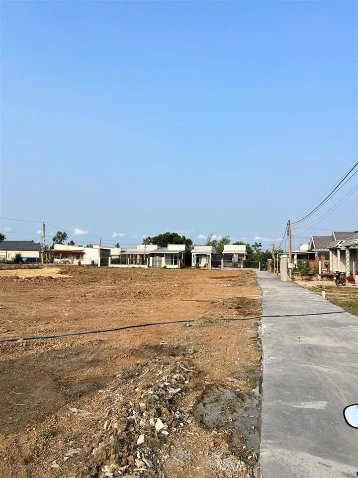 Bán lô f0 phường sơn qui txgc  tdt 125m ( 5m x 25m tuỳ theo lô + có thổ cư) giá #390tr còn tl