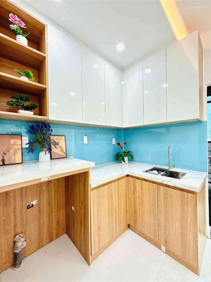 Nhà dưới 3 tỷ mà đúc 3 tầng, sổ hồng riêng giờ hiếm thật!
