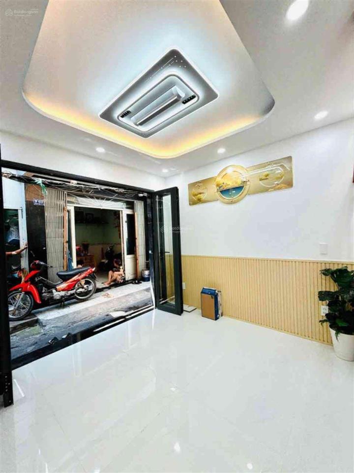 Nhà dưới 3 tỷ mà đúc 3 tầng, sổ hồng riêng giờ hiếm thật!
