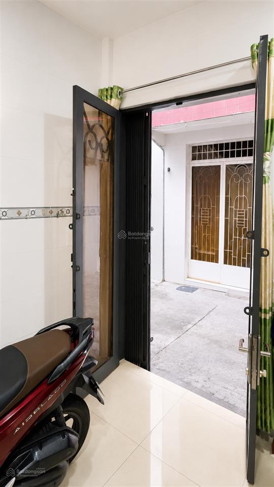Nhà trung tâm quận 8  nhỉnh 2 tỷ  20.2m²  sổ hồng riêng